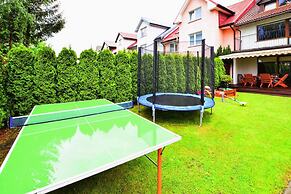 Large Holiday Home, Private Garden