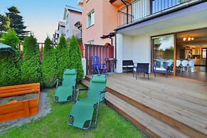 Large Holiday Home, Private Garden