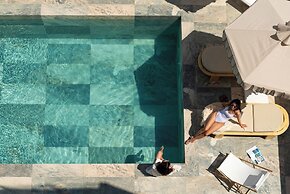 FOS Luxury Suites