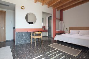 FOS Luxury Suites