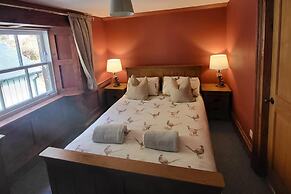 3 Bed House - Mountain Views, Firepit, Bbq