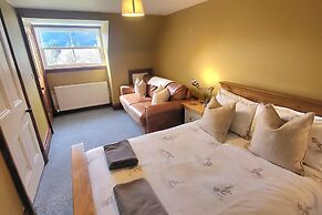 3 Bed House - Mountain Views, Firepit, Bbq