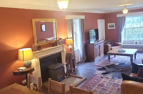 3 Bed House - Mountain Views, Firepit, Bbq