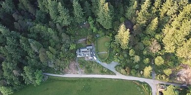 3 Bed House - Mountain Views, Firepit, Bbq