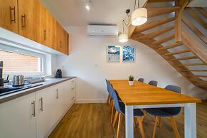 Holiday Homes With Pool, Close to the Beach