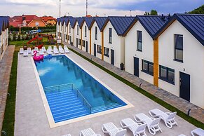 Holiday Homes With Pool, Close to the Beach