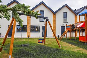 Holiday Homes With Pool, Close to the Beach