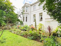 Muntham Deluxe Apartment 2