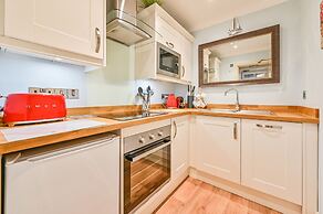 Muntham Apartment 6