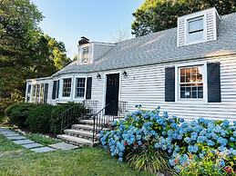 Family Cottage with 4 King Beds