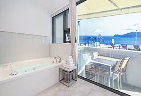 Le Grand Bleu Resort