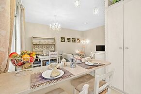 Chic Retreat With Park Central Salo