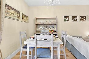 Chic Retreat With Park Central Salo