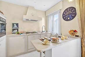 Chic Retreat With Park Central Salo