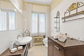 Chic Retreat With Park Central Salo