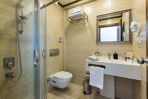 Menar Hotel & Suites