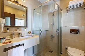 Menar Hotel & Suites