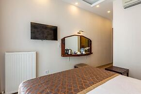 Menar Hotel & Suites