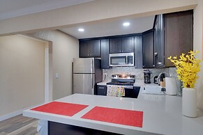 2 Mi to Dtwn Pleasanton Condo w/ Pool Access