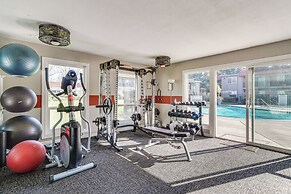 2 Mi to Dtwn Pleasanton Condo w/ Pool Access