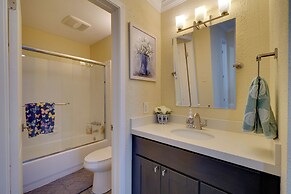 2 Mi to Dtwn Pleasanton Condo w/ Pool Access
