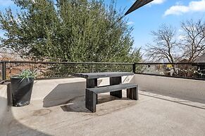 Gladeview Dr