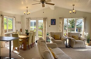 Lowena Lodge