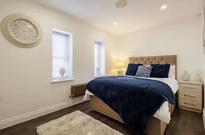 Hot tub - Bbq - Garden - Parking - Sleeps 8