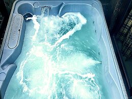 Dog-friendly Home With Bubble Bath