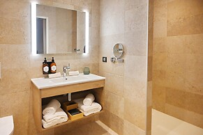 Walnut Bistro & Suites