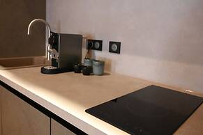 Walnut Bistro & Suites