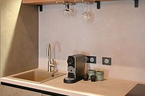 Walnut Bistro & Suites