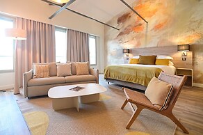 Walnut Bistro & Suites