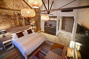 Walnut Bistro & Suites