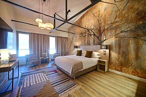 Walnut Bistro & Suites