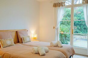 Spacious Villa With Pool & A/C for 8 - Sea View
