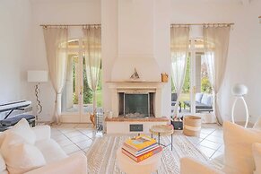 Spacious Villa With Pool & A/C for 8 - Sea View