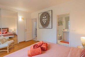 Spacious Villa With Pool & A/C for 8 - Sea View