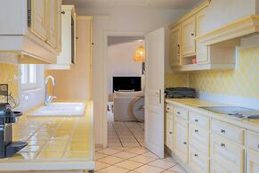 Spacious Villa With Pool & A/C for 8 - Sea View