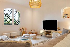 Spacious Villa With Pool & A/C for 8 - Sea View