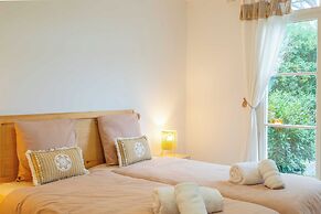 Spacious Villa With Pool & A/C for 8 - Sea View