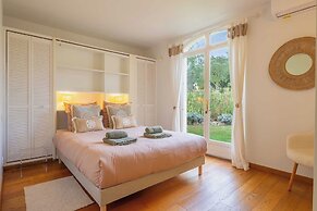 Spacious Villa With Pool & A/C for 8 - Sea View