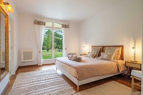 Spacious Villa With Pool & A/C for 8 - Sea View