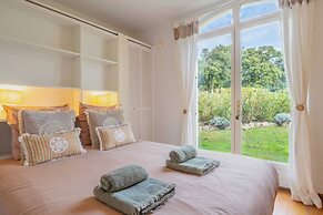 Spacious Villa With Pool & A/C for 8 - Sea View