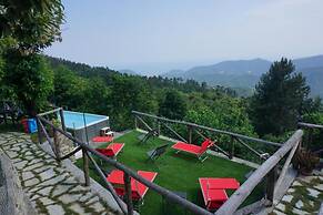 Village Holiday House With a Pool