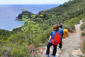 Village Holiday House With a Pool