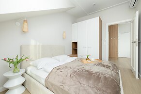 Comfortable Apartment, Right on the Beach