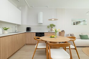 Comfortable Apartment, Right on the Beach