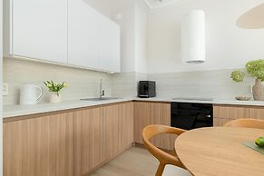 Comfortable Apartment, Right on the Beach