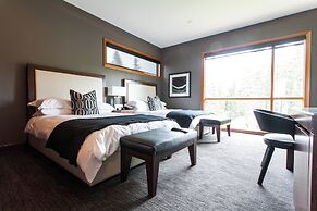 Azuridge Estate Hotel